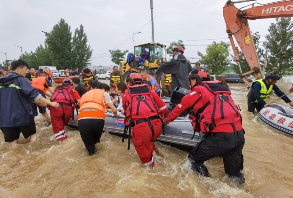 河南暴雨公益驰援在一线8批逾50万件救灾物资到了壹基金紧急响应河南