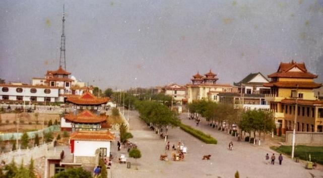 这是一组在1994年拍摄的山东青州老照片,是一份十分难得的历史文化