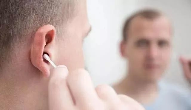 耳朵里经常发痒别不当回事很可能是这3种病来临的前兆