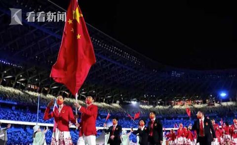 中国代表团奥运会开幕式入场服又美又大气