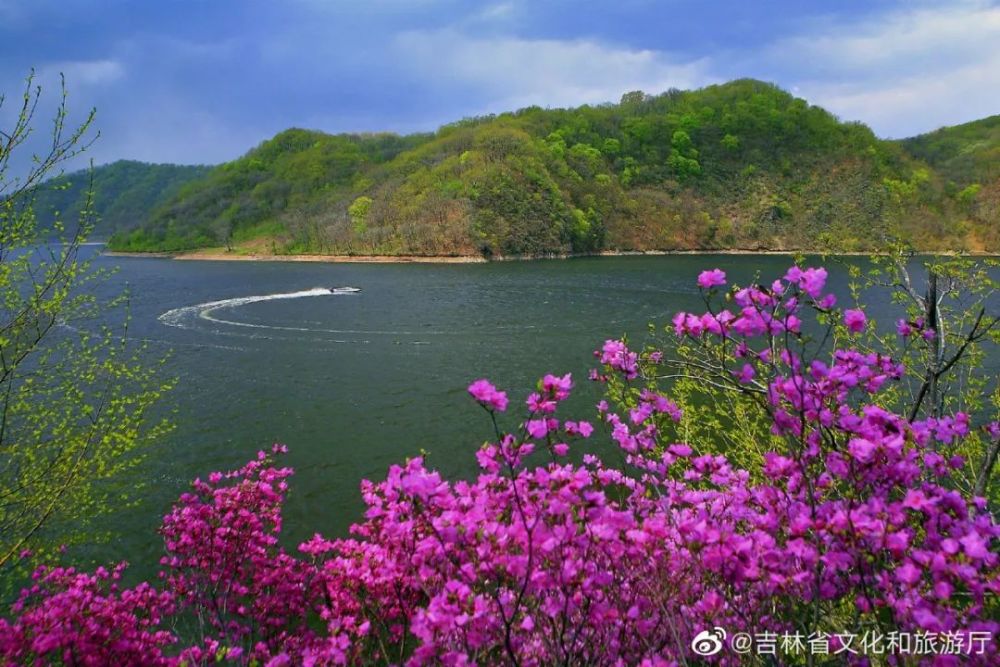 雪山飞湖景区