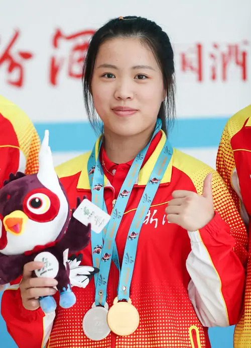 小将杨倩在决赛中稳定发挥,夺得东京奥运会首金,中国本届奥运会首金