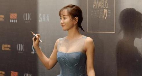 杨蓉身材太好了简直回眸一笑百媚生网友令人眼前一亮