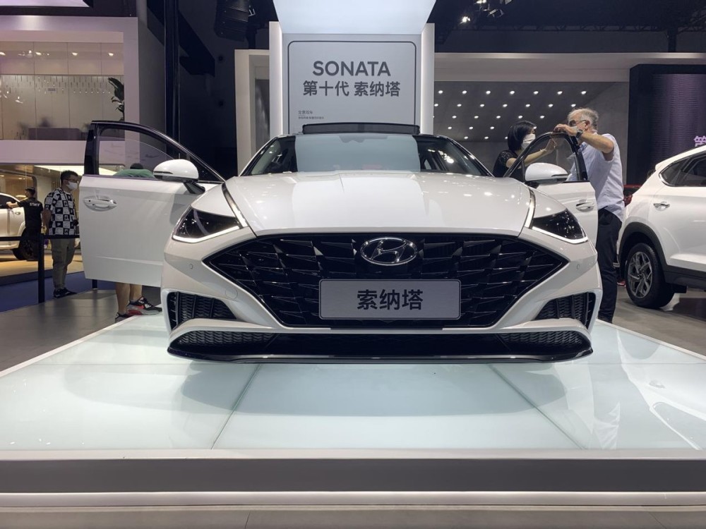 颜值不输的索纳塔能否换代成功,且看第十代索纳塔