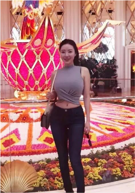 因意外卷入刘强东事件,而爆火的大美女,蒋娉婷