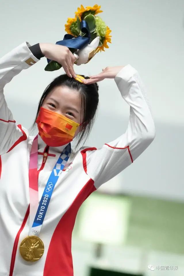 中国青年报 2000年出生的杨倩,今年刚刚21岁,由于很多射击运动员都是