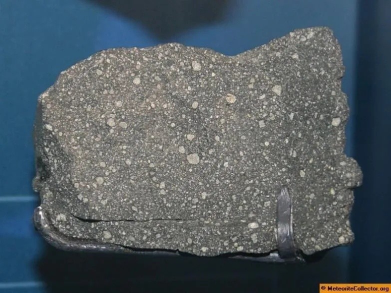 碳元素主要以三种形式存在于碳质球粒陨石中:(1)金刚石,石墨,碳化硅等