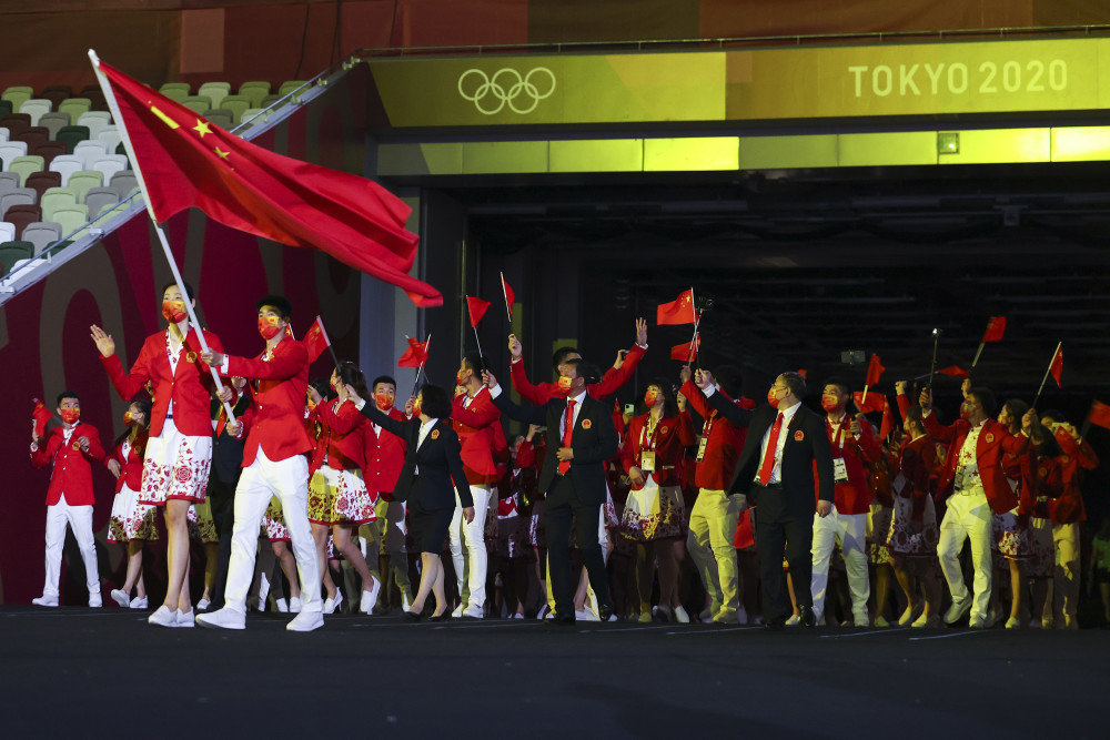 中国奥运代表团亮相东京奥运会 中国红闪耀会场