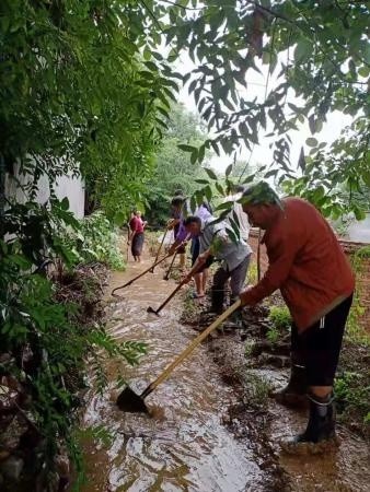 鲁山县董周乡:风雨中 他们为群众筑起安全防线