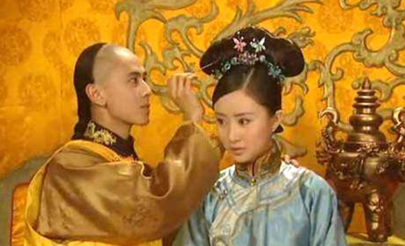 孝庄皇后一生最恨的女人,抢走儿子的董鄂妃,抢走夫君的海兰珠