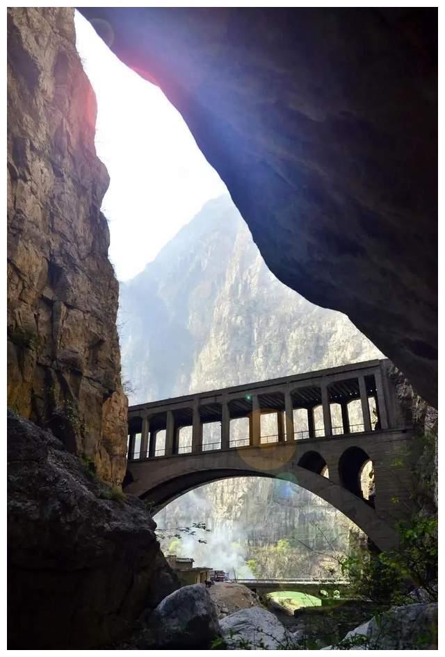 全长达7公里,喜欢徒步的旅游达人可以沿着白熊沟丰抵大瓦山南麓.