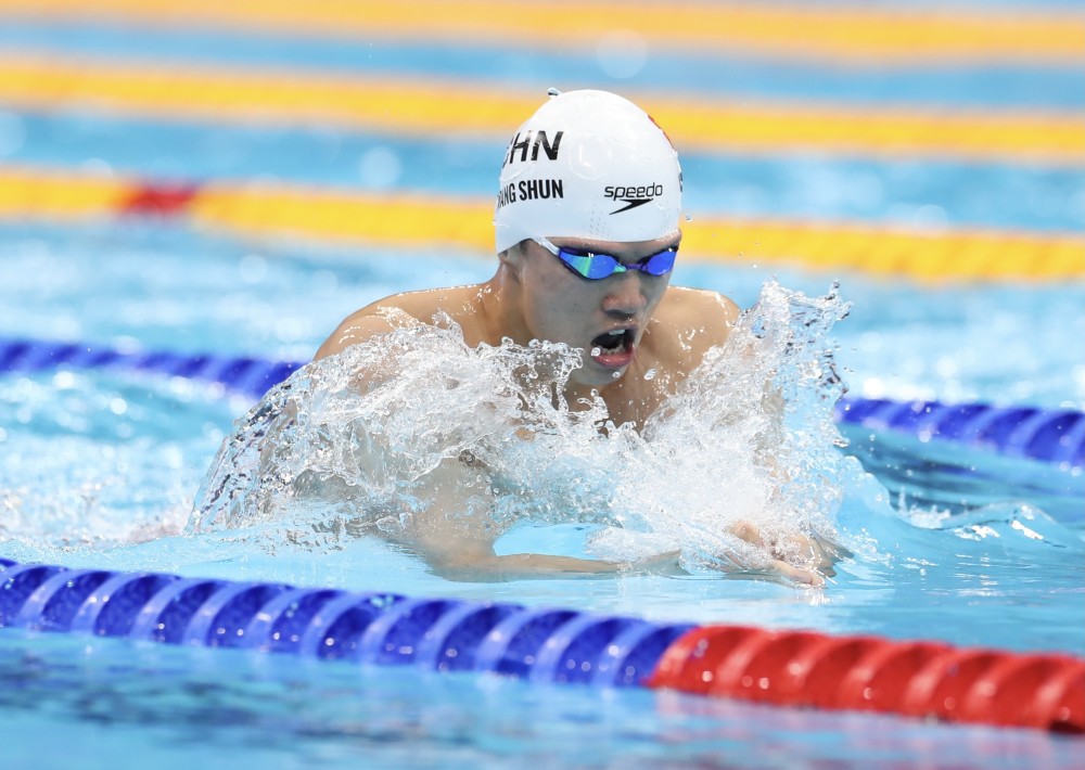 当日,东京奥运会游泳比赛在东京水上运动中心拉开帷幕.