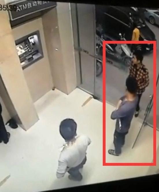 广东男子在ATM机前杀人:怕影响抢劫先捅排队者