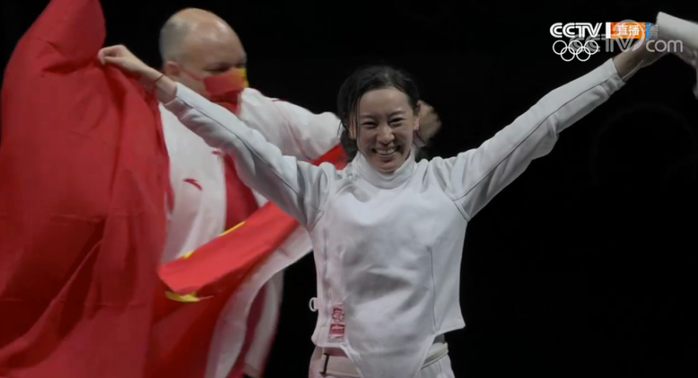 在东京奥运会击剑女子重剑 个人赛决赛中 中国选手孙一文 1992年