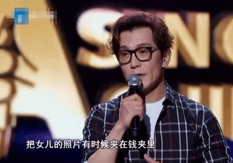 哈文晒李咏生前最后一张照,图片放大后却看哭众人,手势让人心疼