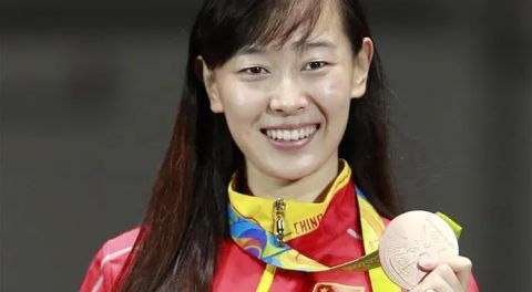 孙一文一剑定乾坤,以11-10取胜实现了自我突破,问鼎女子个人重剑项目