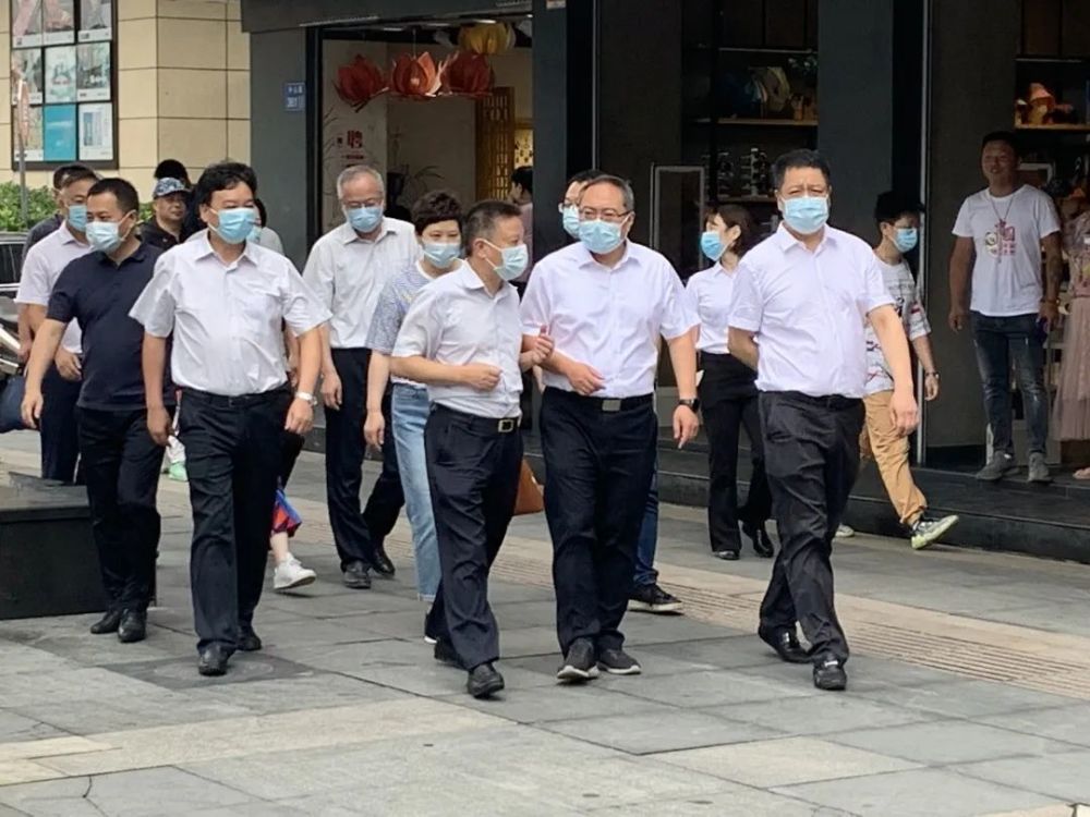 副市长张明康一行到无锡公交集团督查防疫防汛工作