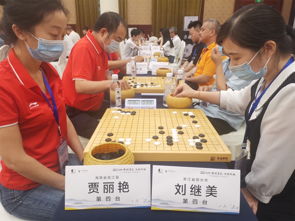 围棋之乡联赛进行中 女棋手群芳竞妍