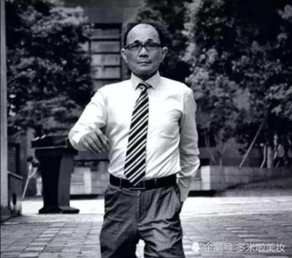 他是江西赌王,靠赌赢近亿身家,因千术露馅被砍断双腿,三根手指