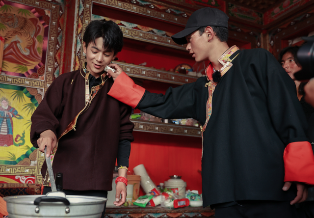 丁真带 中餐厅 收入回家乡,发文感谢嘉宾的照顾,只字未提龚俊