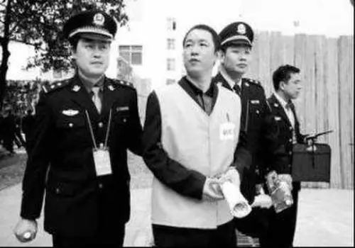 湖南湘中第一涉黑案,公安副局长,派出所长当保护伞,终