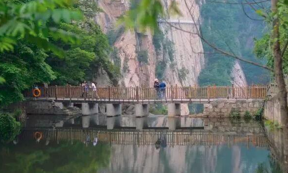 荷依岭景区,荷依岭游览区又叫作云溪生态公园,这里是广州市最大免费