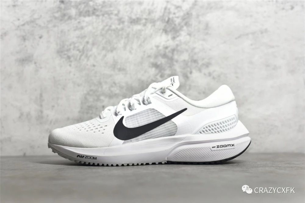 登月15代 nike air zoom vomero 耐克缓震运动跑步鞋