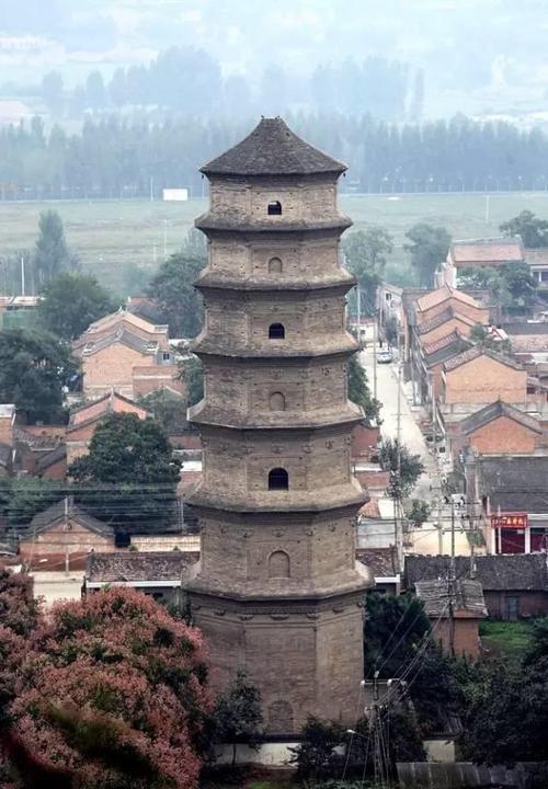 依寺建塔风景秀丽为陕西名塔之一报本寺塔