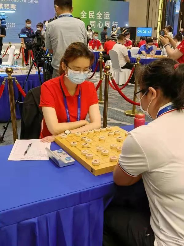 中国象棋女子九冠王,中国象棋特级大师唐丹在比赛中本次参赛的棋手