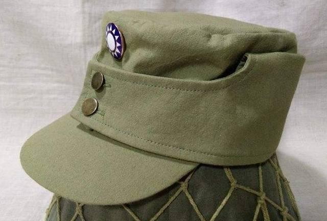 抗战时期,八路军的帽子上都缝有两粒纽扣,到底有什么特殊作用?