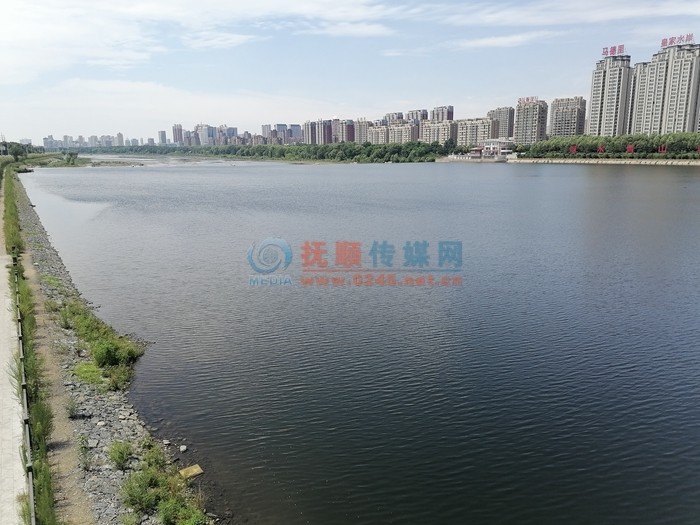 抚顺两座橡胶坝维修完工 浑河蓄水重现水天一色美景