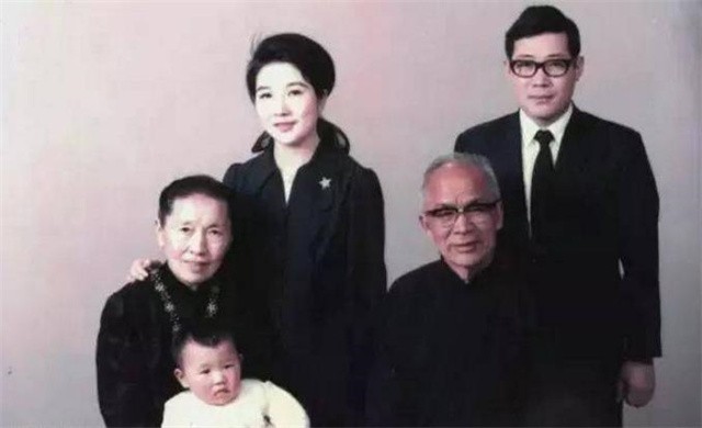 胡兰成一生八段情史,与张爱玲最让人感慨,晚年与佘爱珍携手终老