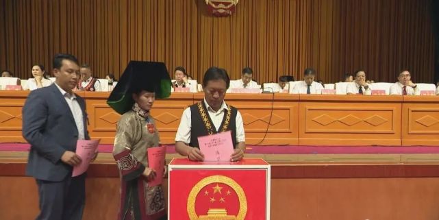 黎建勇当选宁蒗彝族自治县人民政府县长