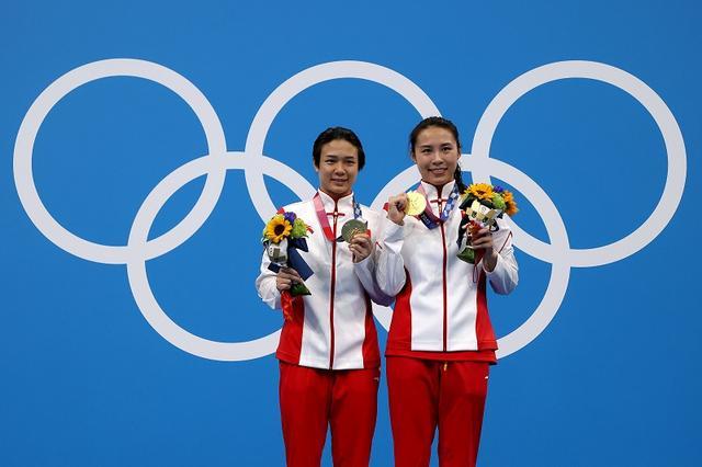 中国女子跳水双人版冠军恭喜恭喜!