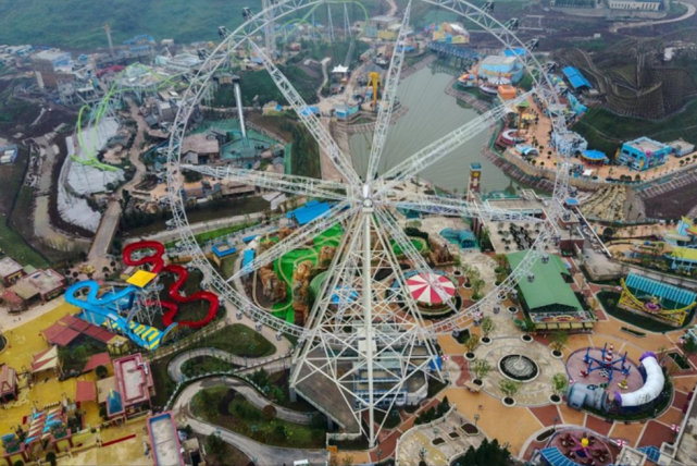 重庆成功的人造景区,是全国首座山地欢乐谷,门票200却