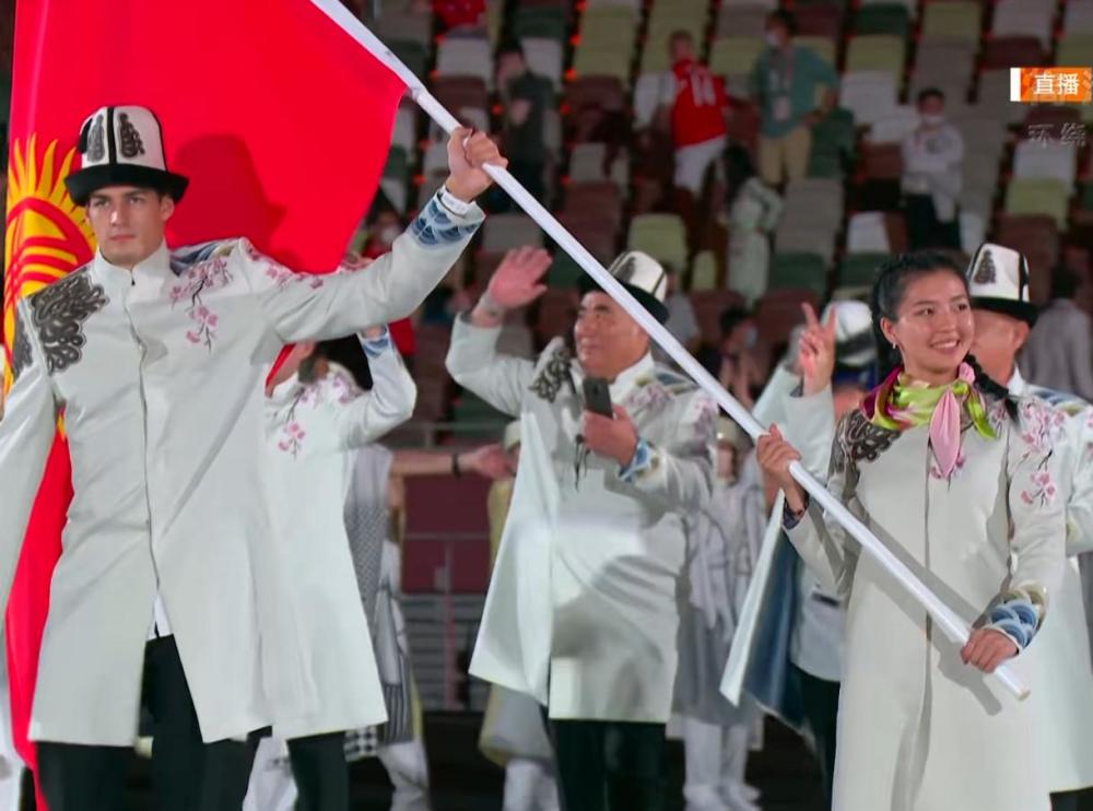 接着就到了绅士们和女士们每届奥运会开幕式必看内容,参赛各国运动员