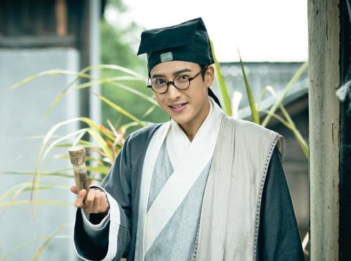 古代,一个郎中治好了一个孩子的病,女主人做饭款待他.