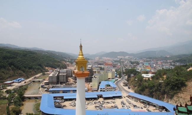 缅甸小勐拉 旅游娱乐场感受异国风情的华人小镇