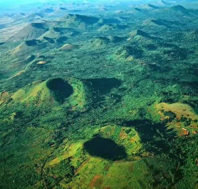 中国哪里有火山群34个火山群集中在东北地区有六百多座火山