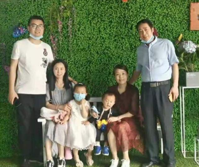 错换人生:看到许敏与郭威第一次相拥时刻,就明白为何