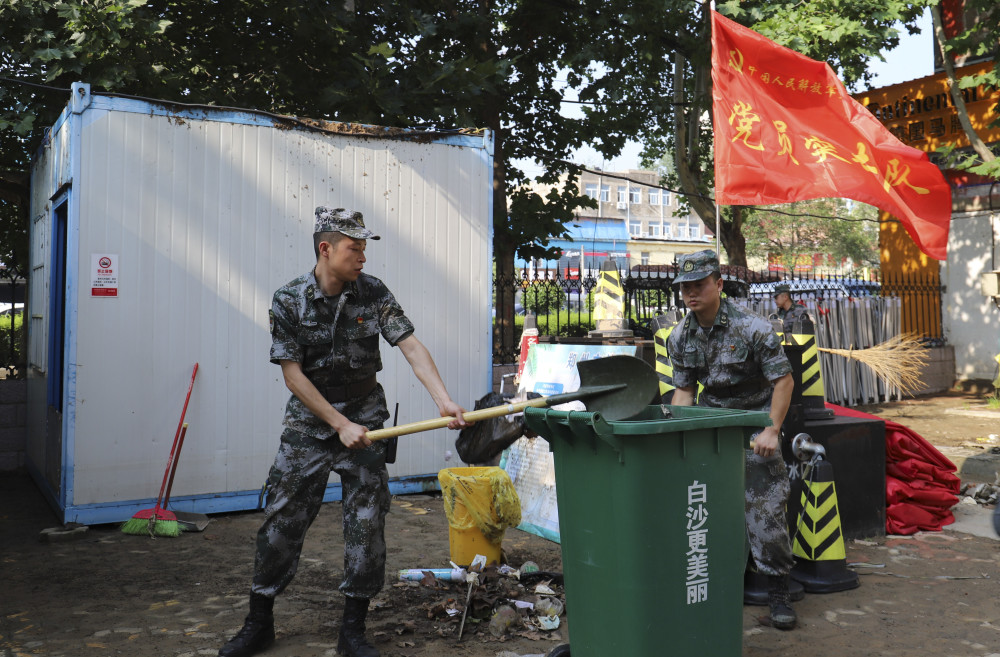 (关注河南强降雨)郑州:清淤排涝 恢复重建