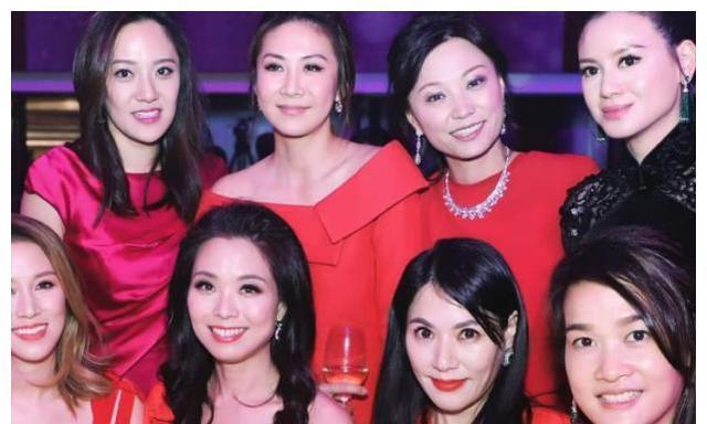 中国真正的第一名媛群,成员个个都人美腿长,而且坐拥上百亿家产