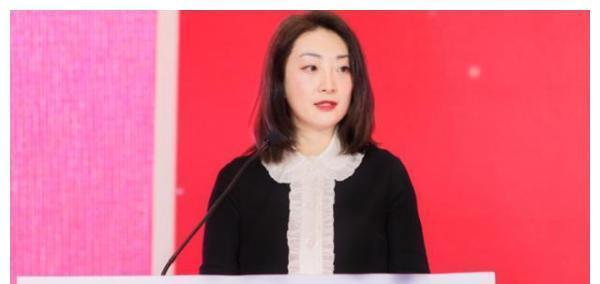 陈丽华曾以500亿元的财富荣膺2016年"中国女首富".