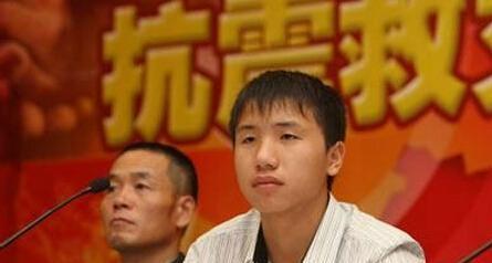一位锒铛入狱,一位