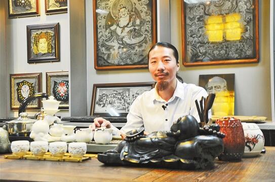 钱三毛:千锤万击"绣"石头
