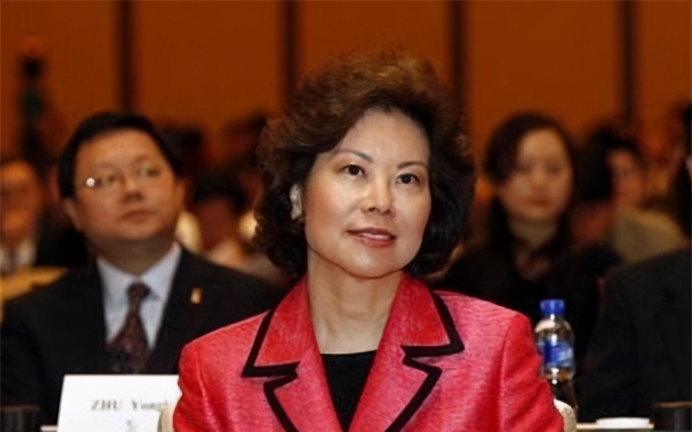 华裔传奇赵小兰:因一本书被哈佛录取,弃商从政后步入美国政坛