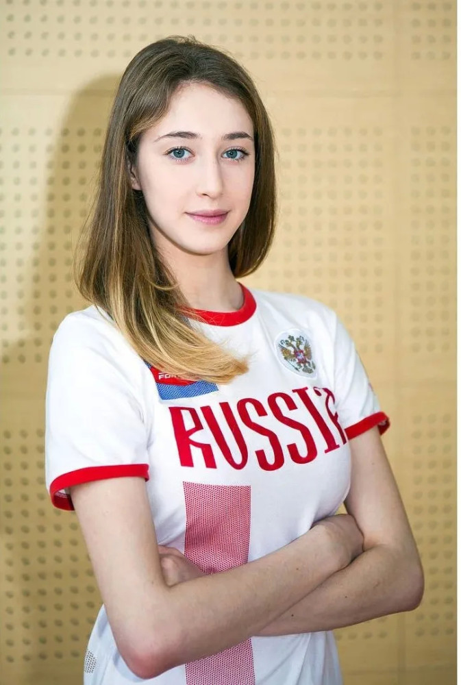 白俄罗斯小仙女 dina agisheva,除了长相和身体比例的少女,落地的