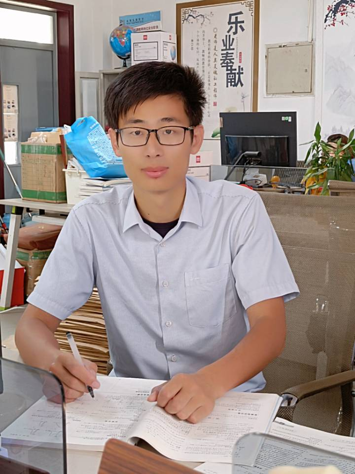 向右滑动查看李令祥个人简介
