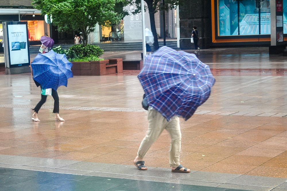 【图集】台风"烟花"登陆,华东地区遭遇风雨潮齐袭