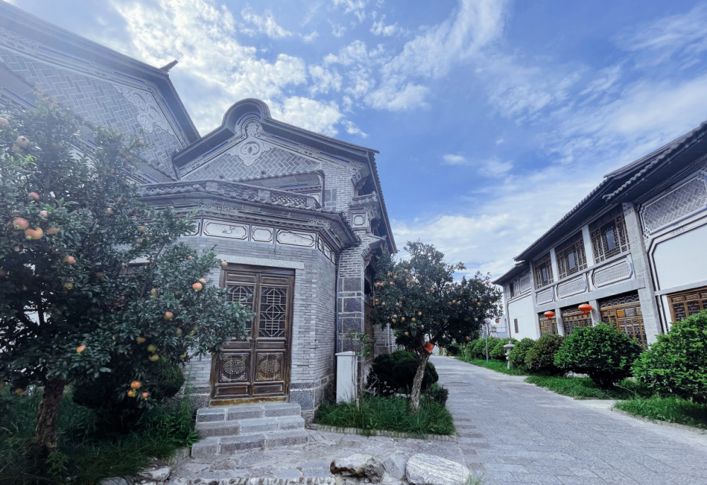来过大理很多次,一直忽略了垒翠园,这个位于大理古城南门客运枢纽中心